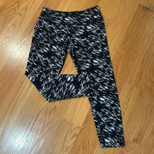 Beyond Yoga capri pant Size M